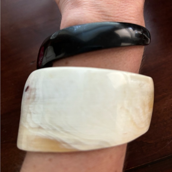 Natural Horn Spiral Bracelet - Picture 3 of 4